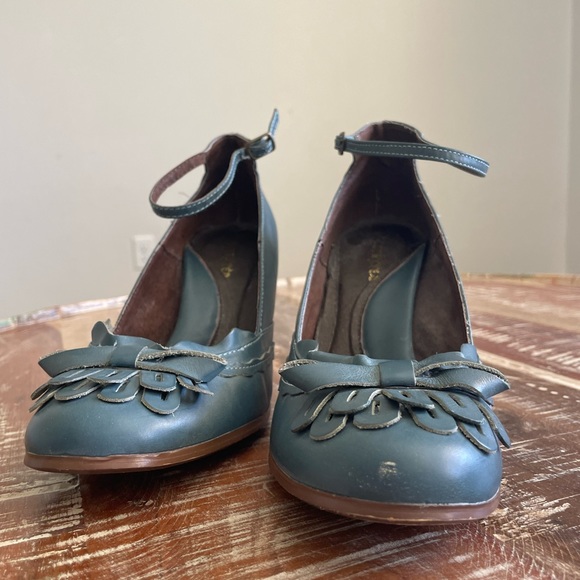 TEAL VINTAGE HEELS WITH A BOW AND CUTE FRINGE - Picture 2 of 13